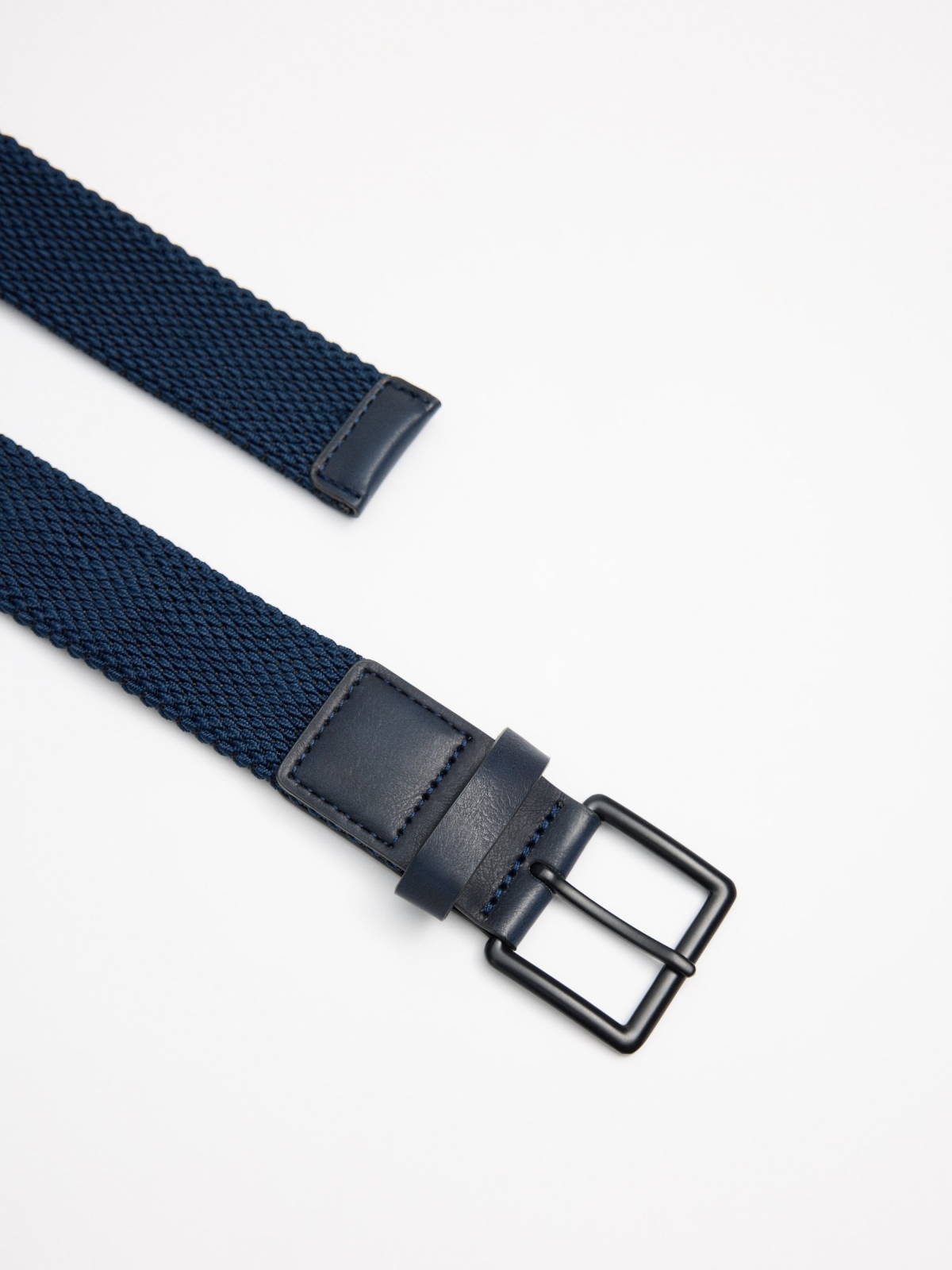 Black elastic belt dark blue detail view