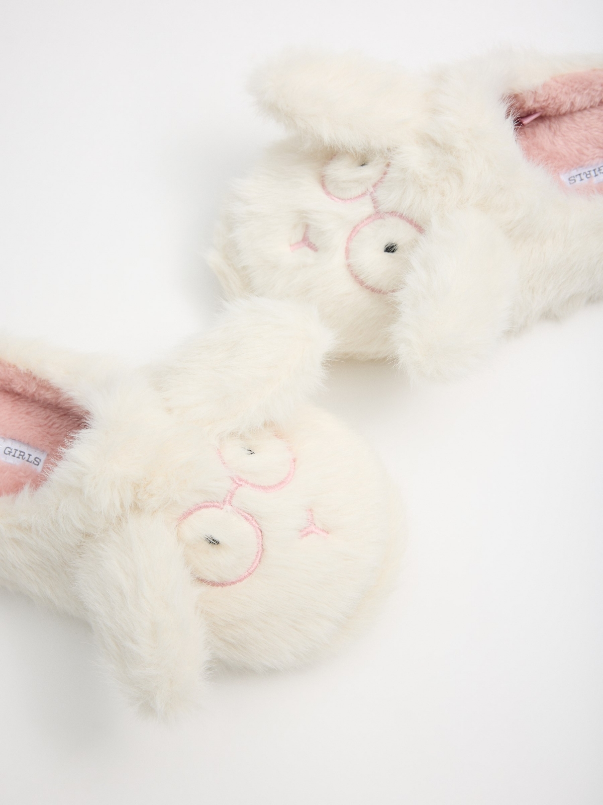 Pantufas de coelhinho off white vista detalhe