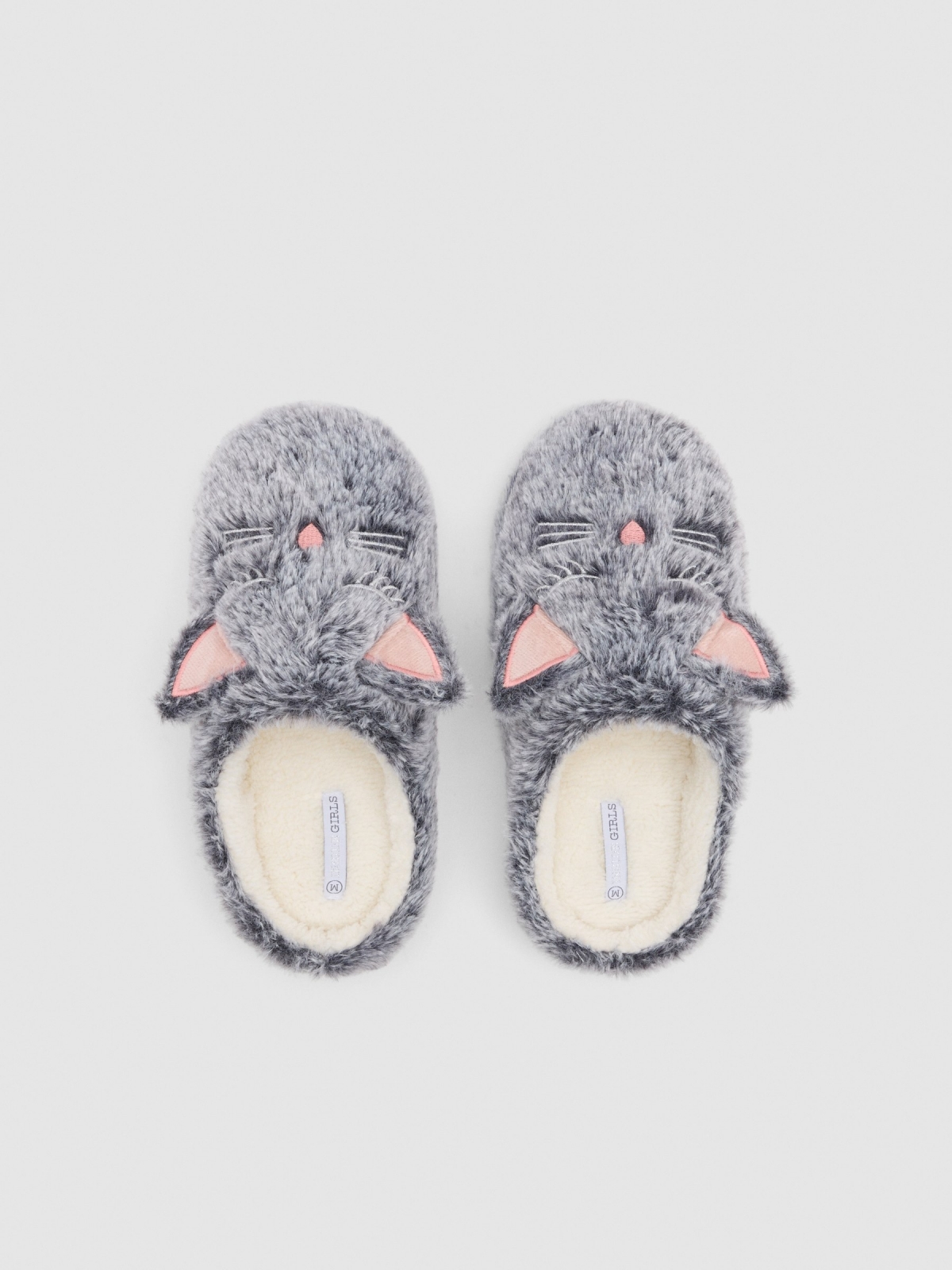 Pantufas de gatinho branco vista detalhe