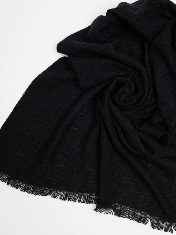 Basic black scarf black detail view