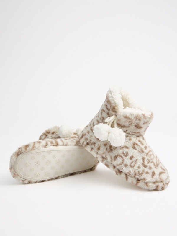 Animal print bootie slippers beige detail view