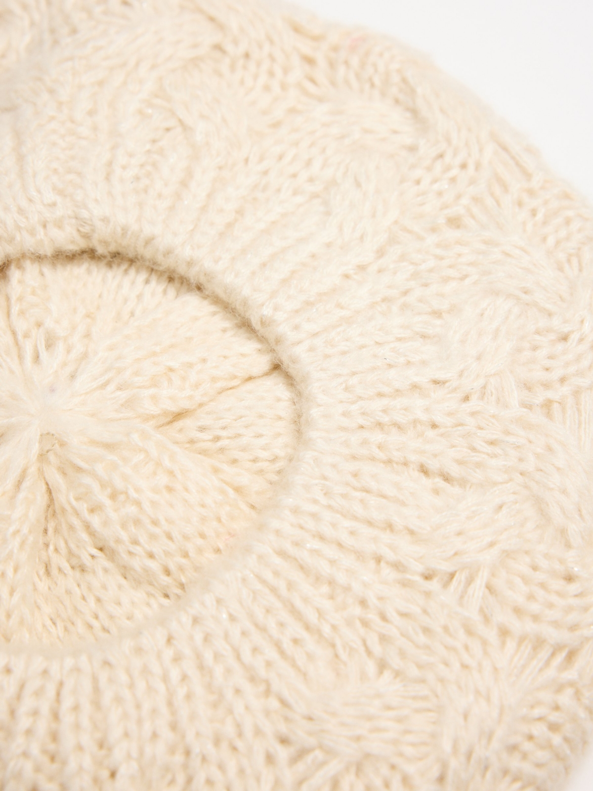 Braided knit beret beige detail view