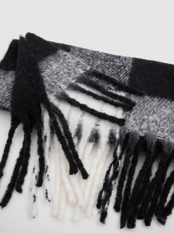 White and black checkered scarf with fringes black detail view