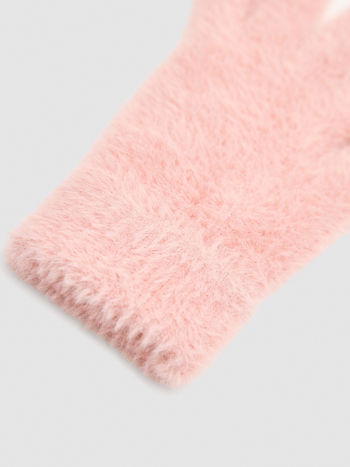 Pink fur gloves pink detail view