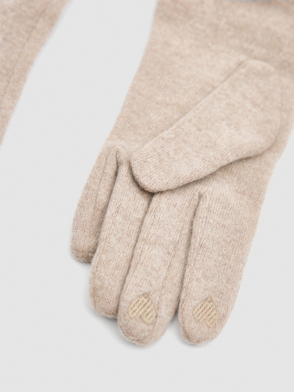 Guantes con lana beige vista detalle