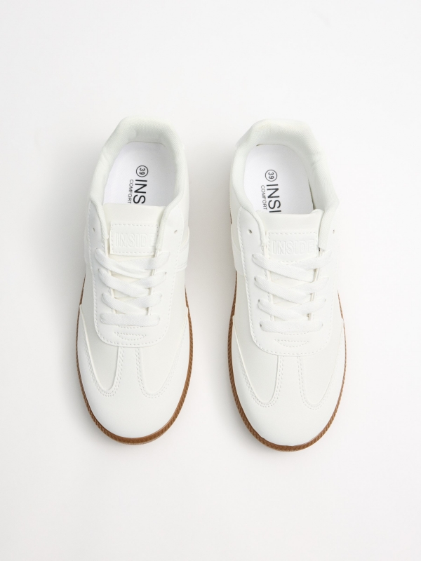 White retro low-top sneakers white zenithal view