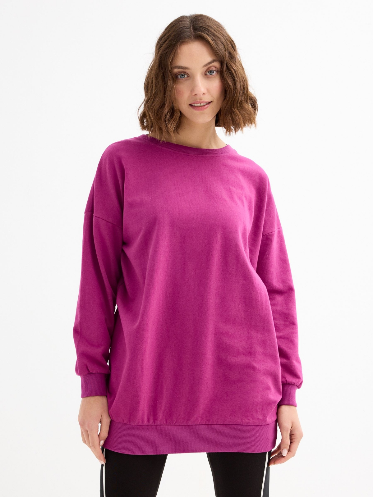 Sweatshirt oversized vestido fúcsia vista meia frontal