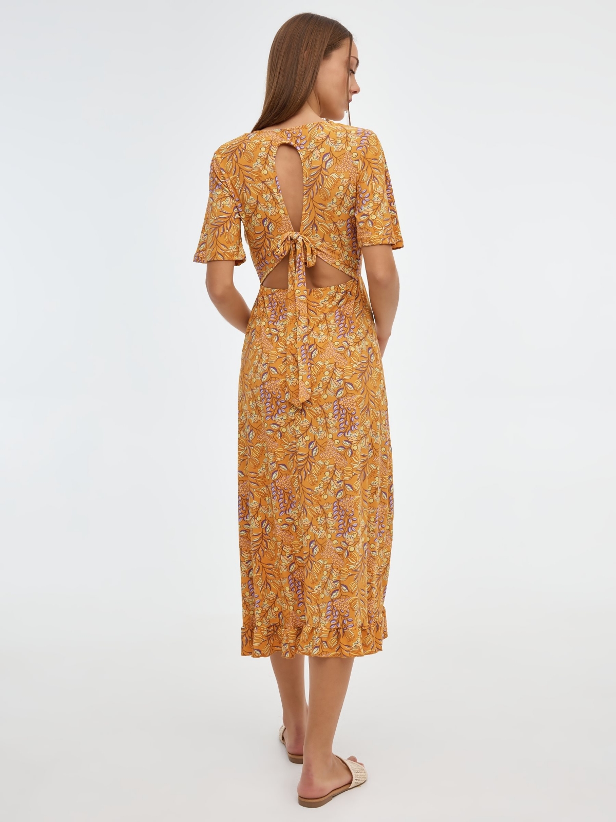 Vestido midi amarillo floral naranja vista media trasera