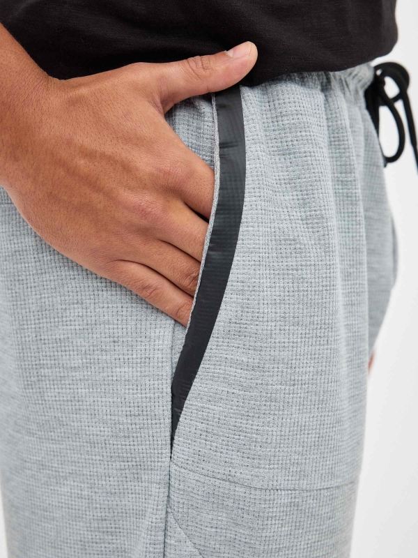 Gray jogger bermuda grey detail view