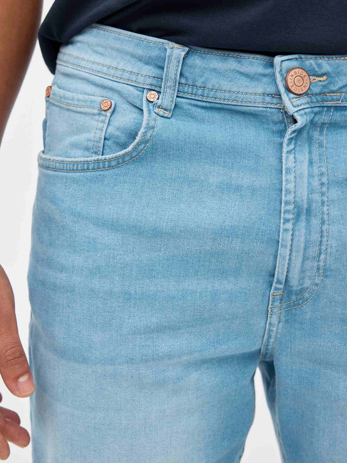 Bermudas Denim Slim azul vista detalle