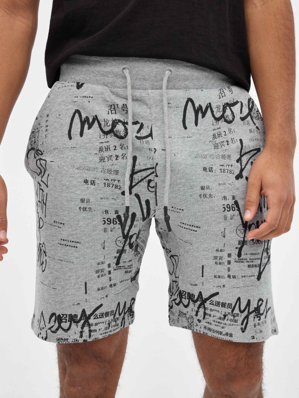 Bermudas jogger graffiti cinza vista detalhe