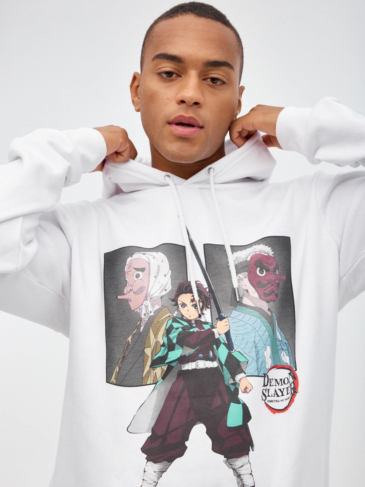 Sweatshirt com licença Demon Slayer branco vista detalhe