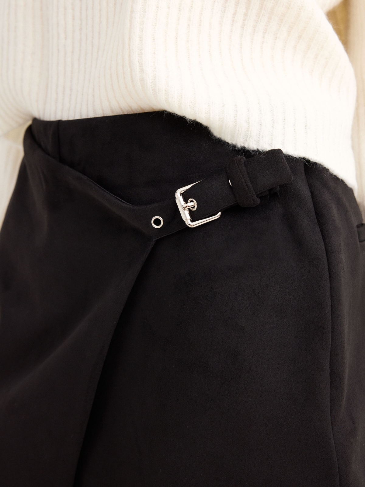 Skort cross black detail view