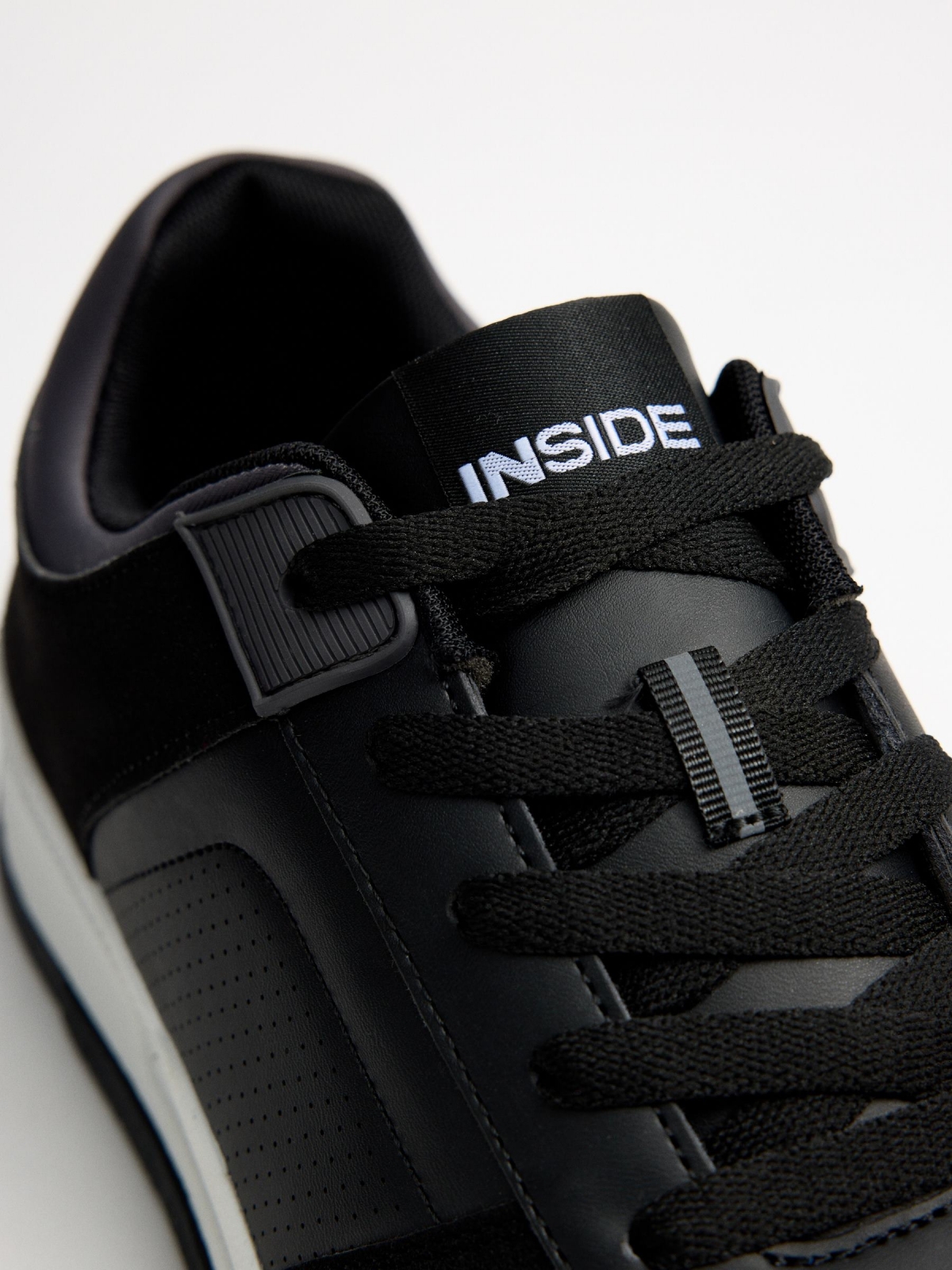 Multi-piece sneaker black black detail view