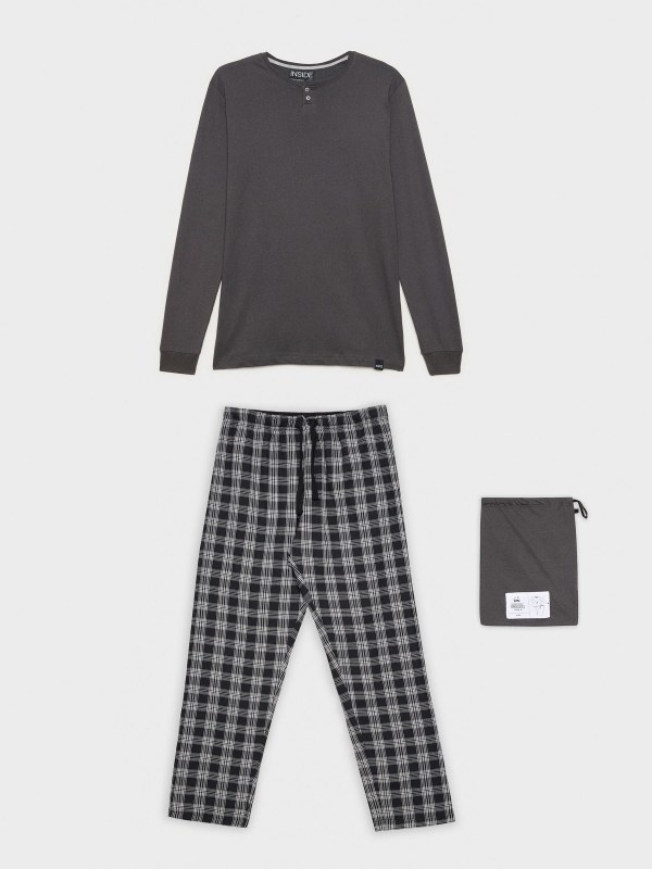  Two-piece checkered pajamas grey shirt front view