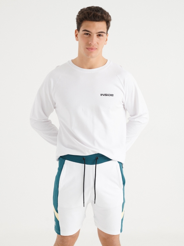 Bermuda jogger blocos de cor branco vista meia frontal