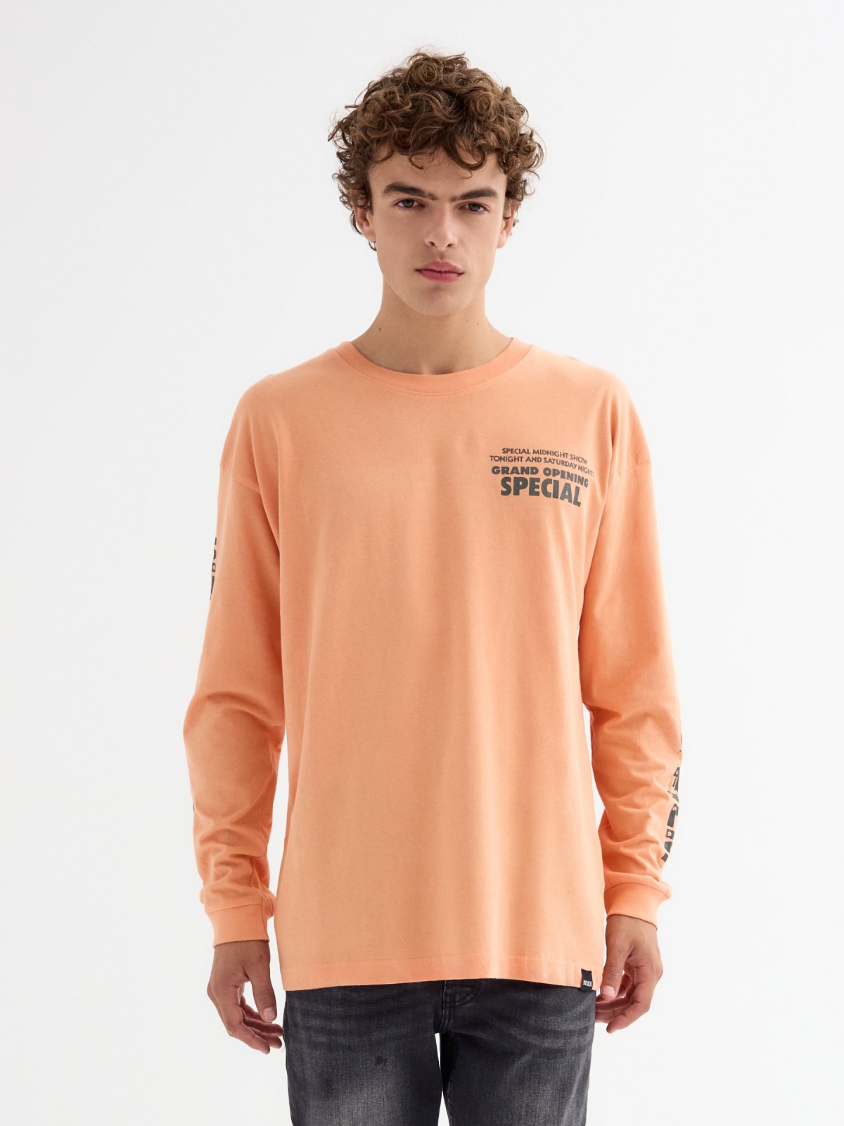 Camiseta print texto coral vista media frontal