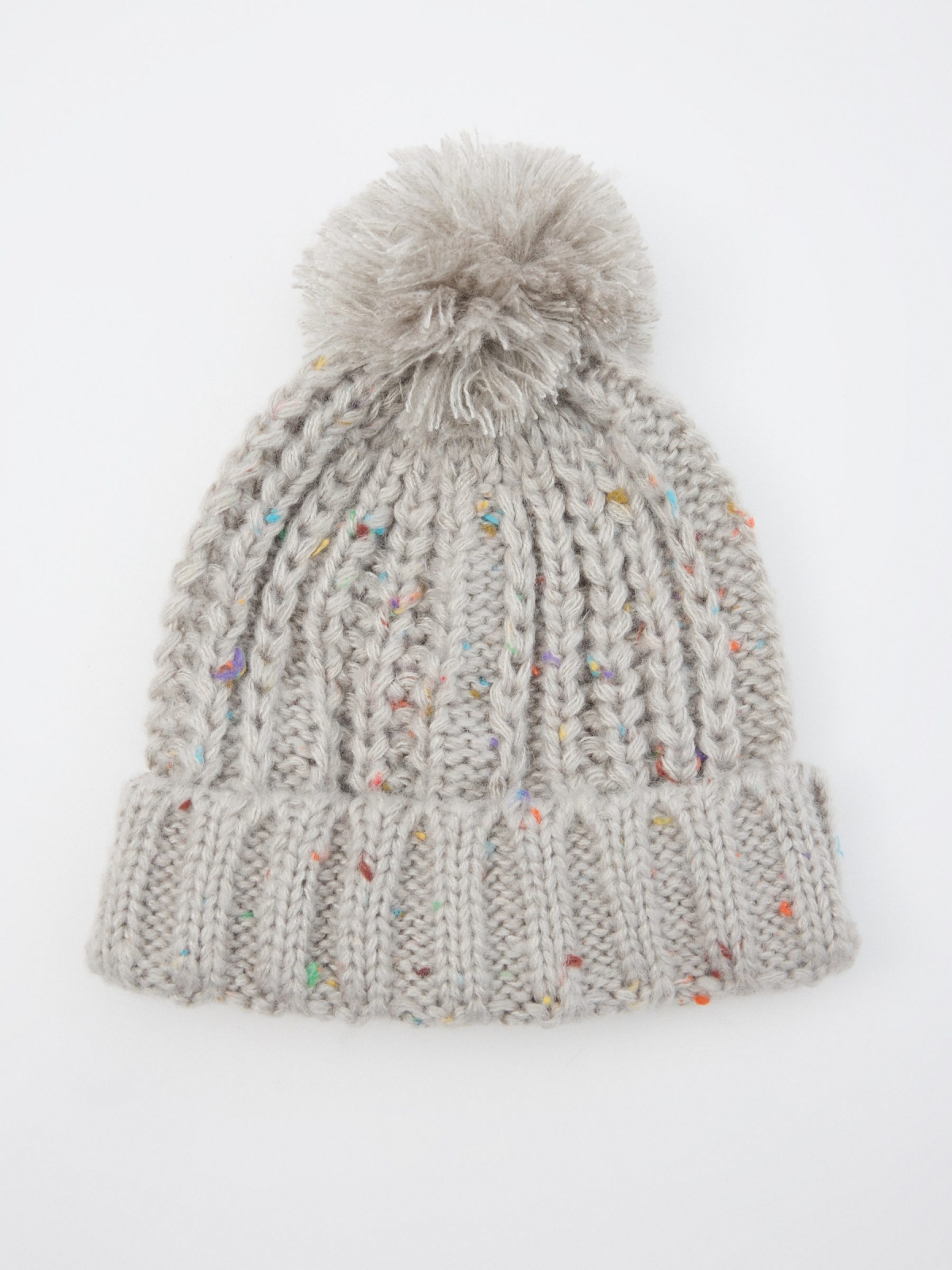 Gorro gris moteado con pompón gris