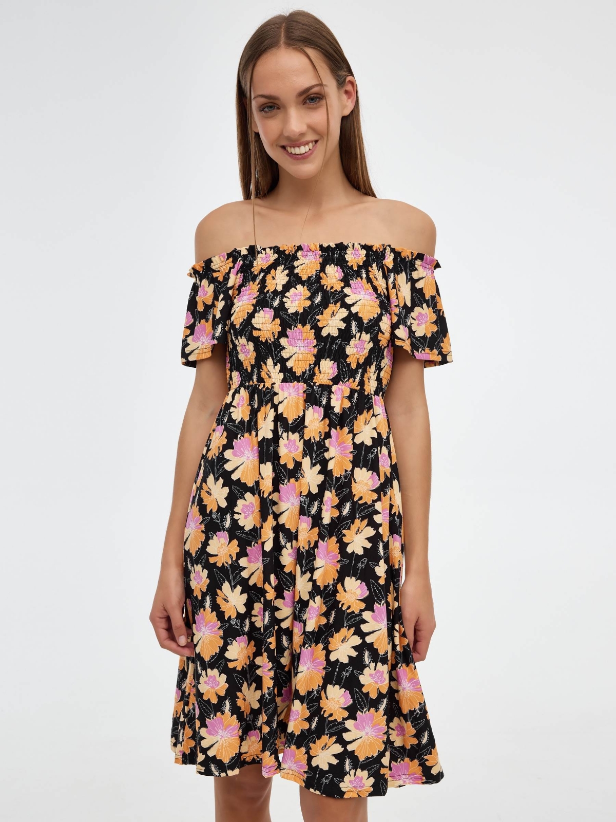 Vestido mini flores escote recto negro vista media frontal