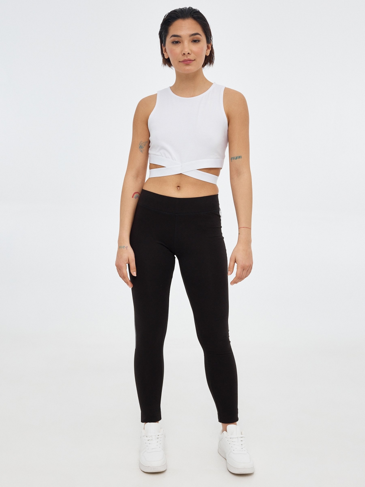 Legging con detalle mesh negro vista general frontal