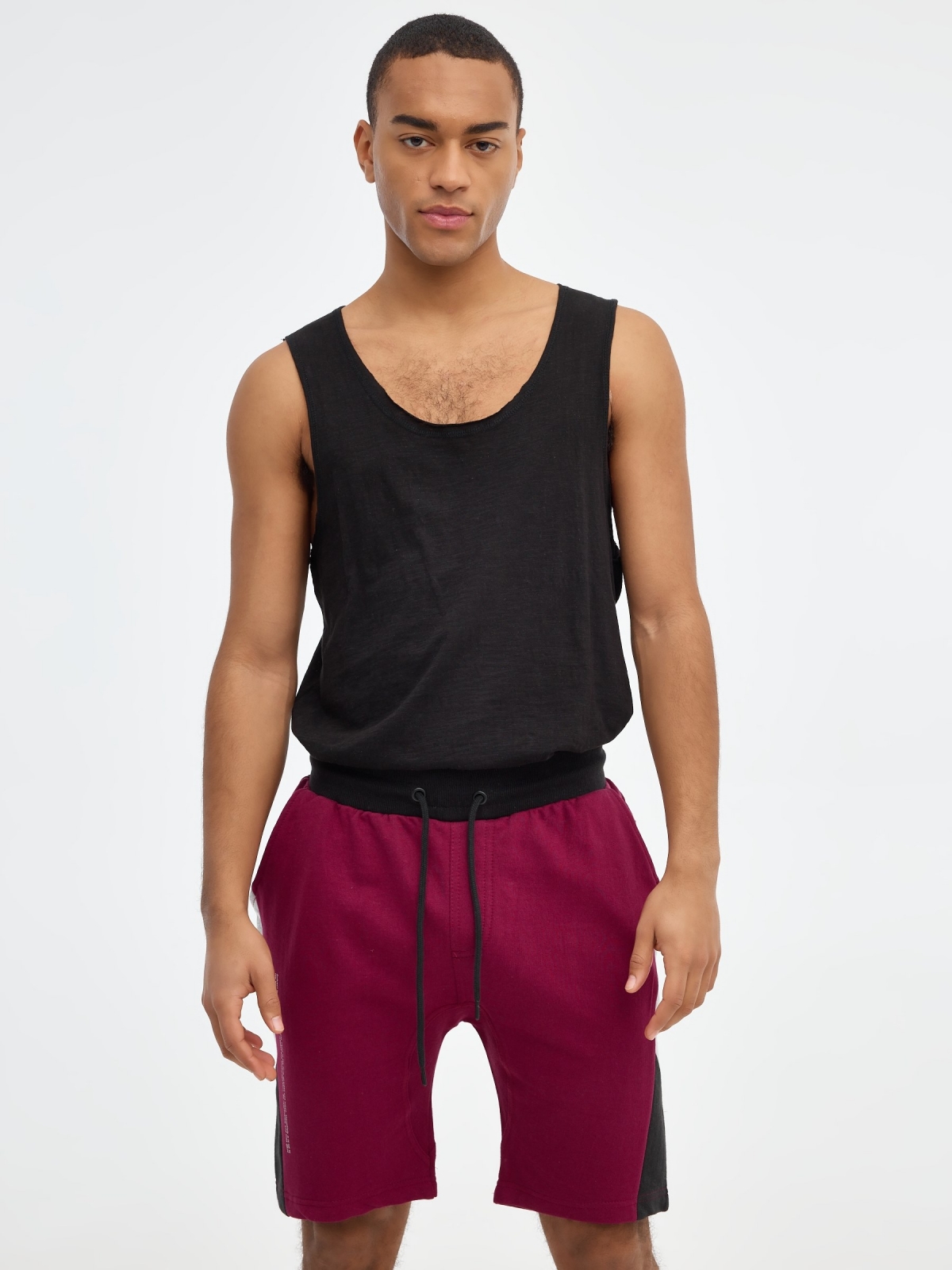 Bermuda jogger shorts maroon block color