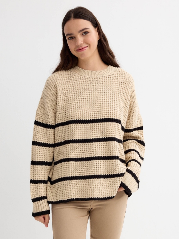 Camisola oversized às riscas areia vista meia frontal