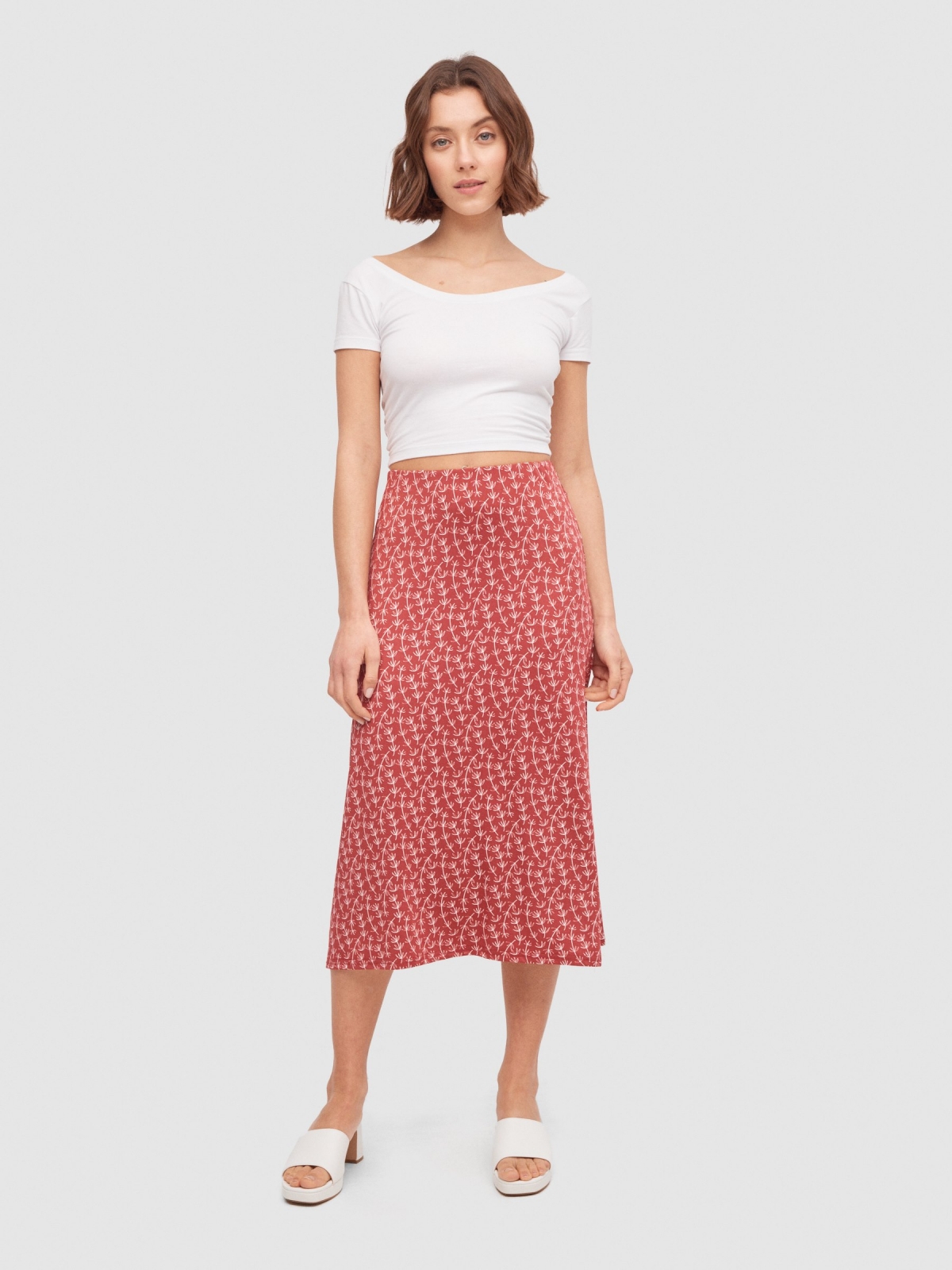 Falda midi flores rojo vista media frontal
