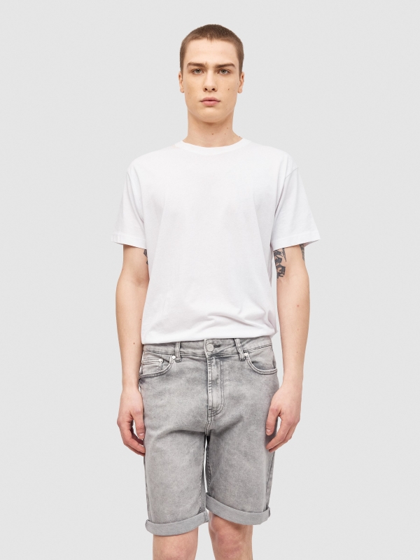 Skinny denim bermuda grey middle front view