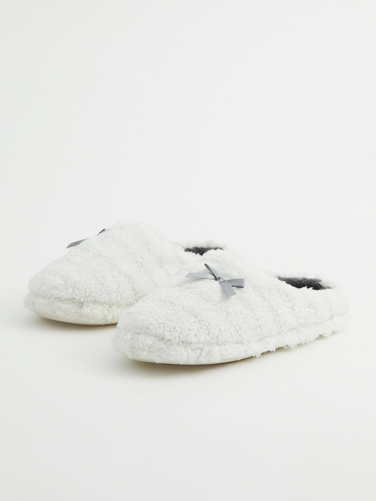 Pantufas às riscas branco vista meia traseira