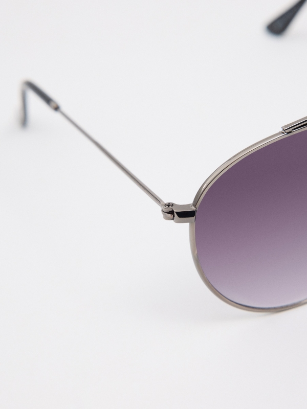 Round metal sunglasses silver detail view