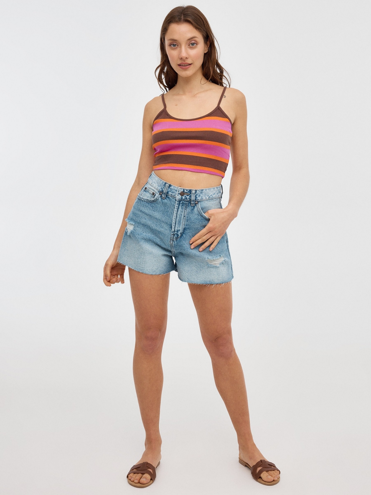 Crop top de tirantes de rayas magenta vista general frontal