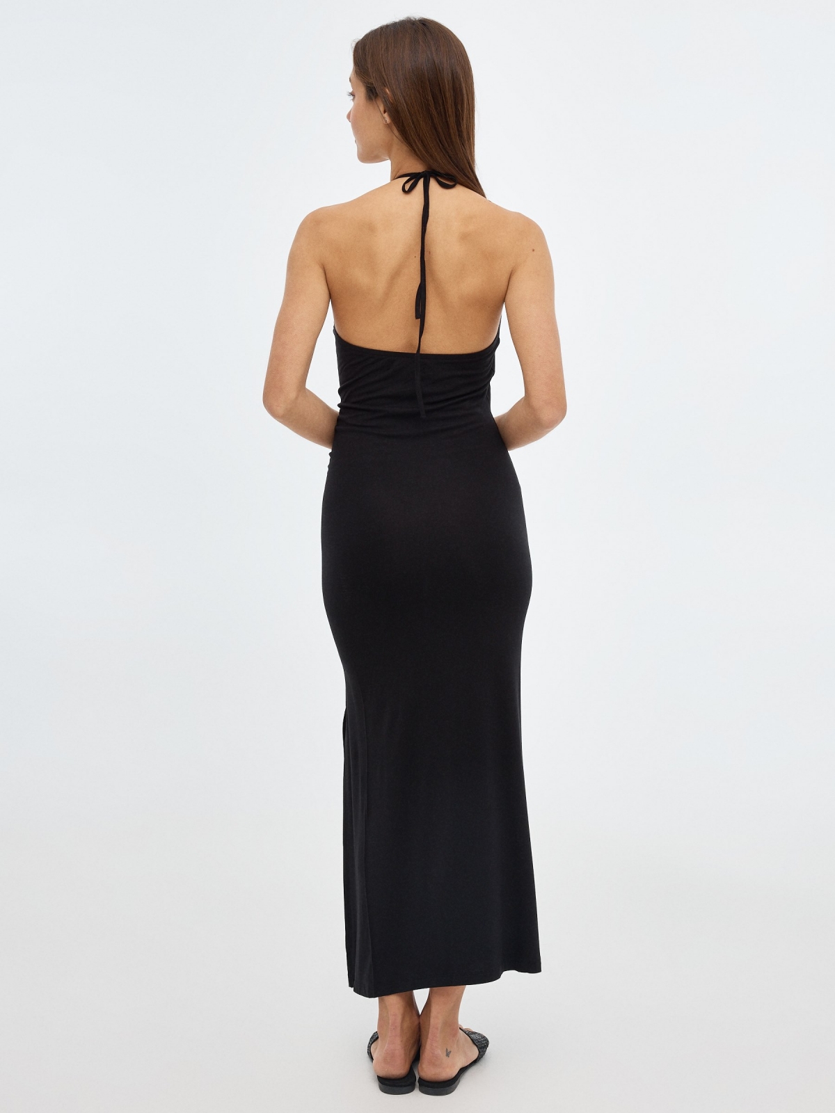 Vestido midi halter com abertura preto vista meia traseira