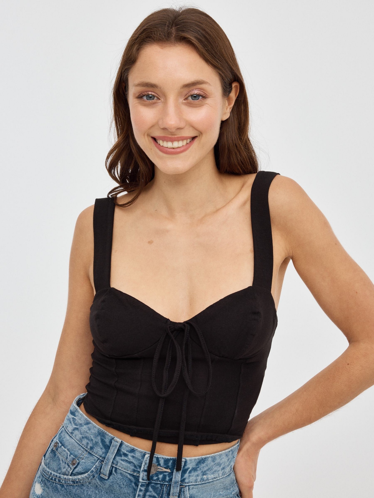 Crop top corsé tirante ancho negro vista media frontal