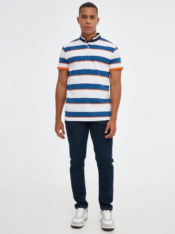 Polo mao con rayas y contrastes azul vista general frontal