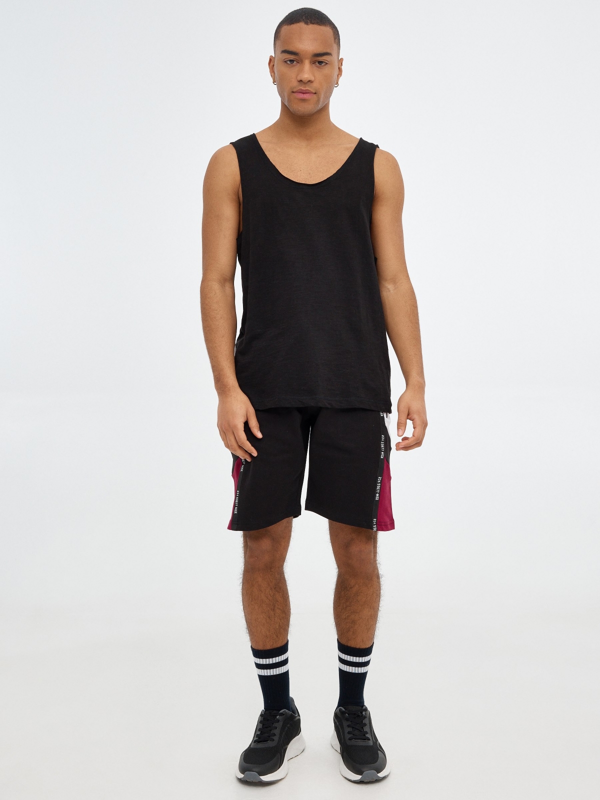 Sport jogger bermuda shorts black front view