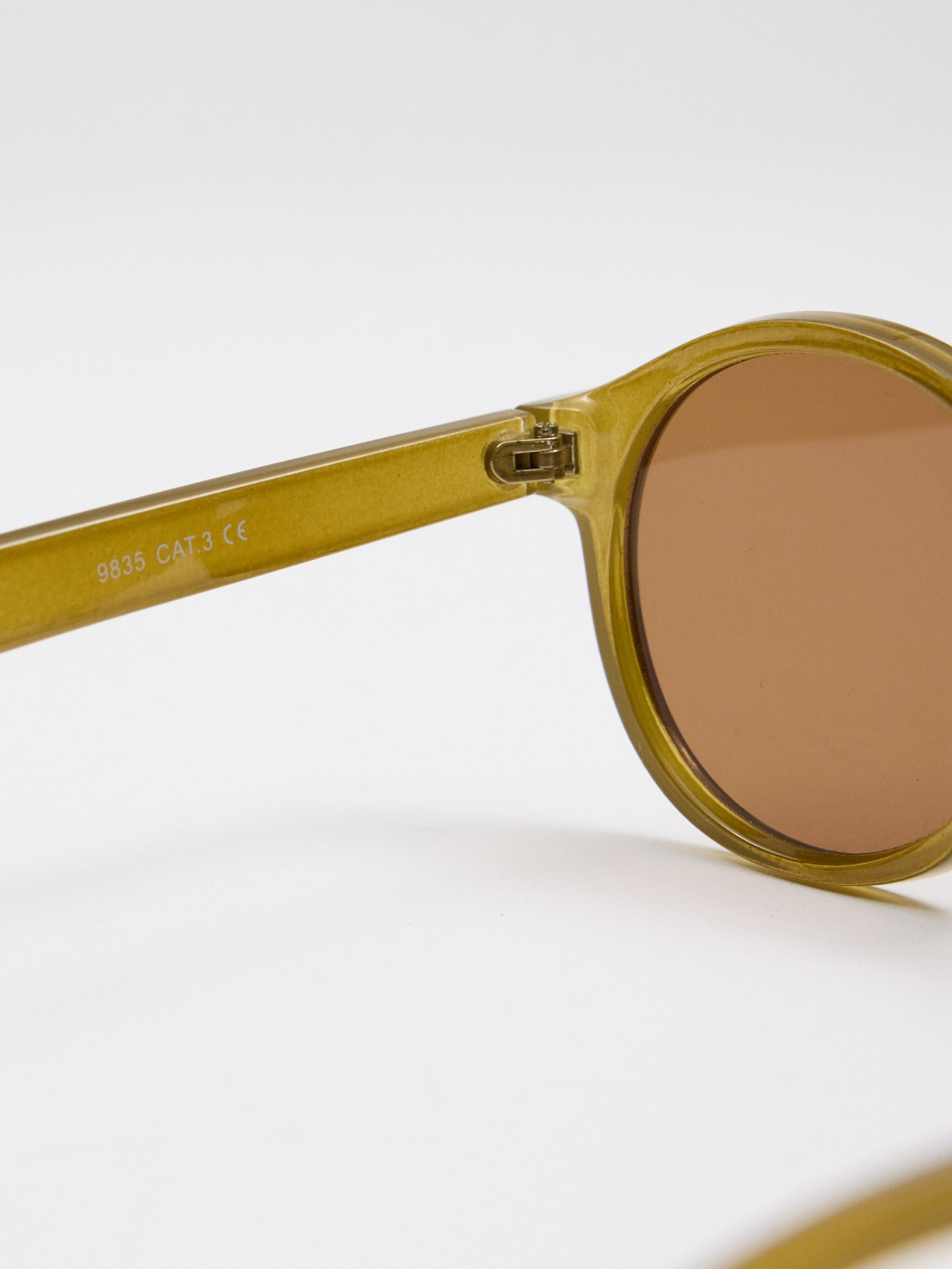 Round acetate sunglasses green detail view