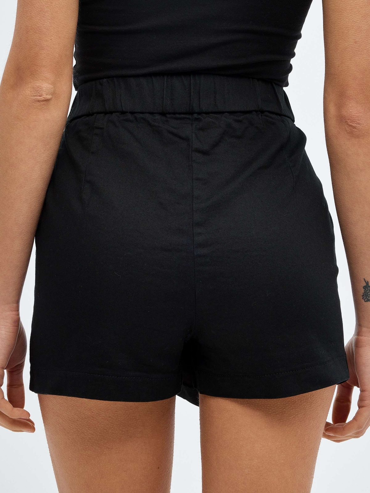 Cores skort preto vista detalhe