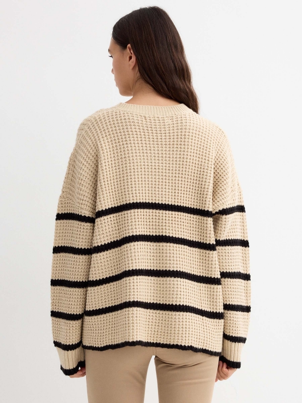 Camisola oversized às riscas areia vista meia traseira