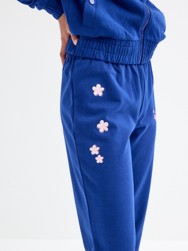  Calças jogger com flores azul escuro