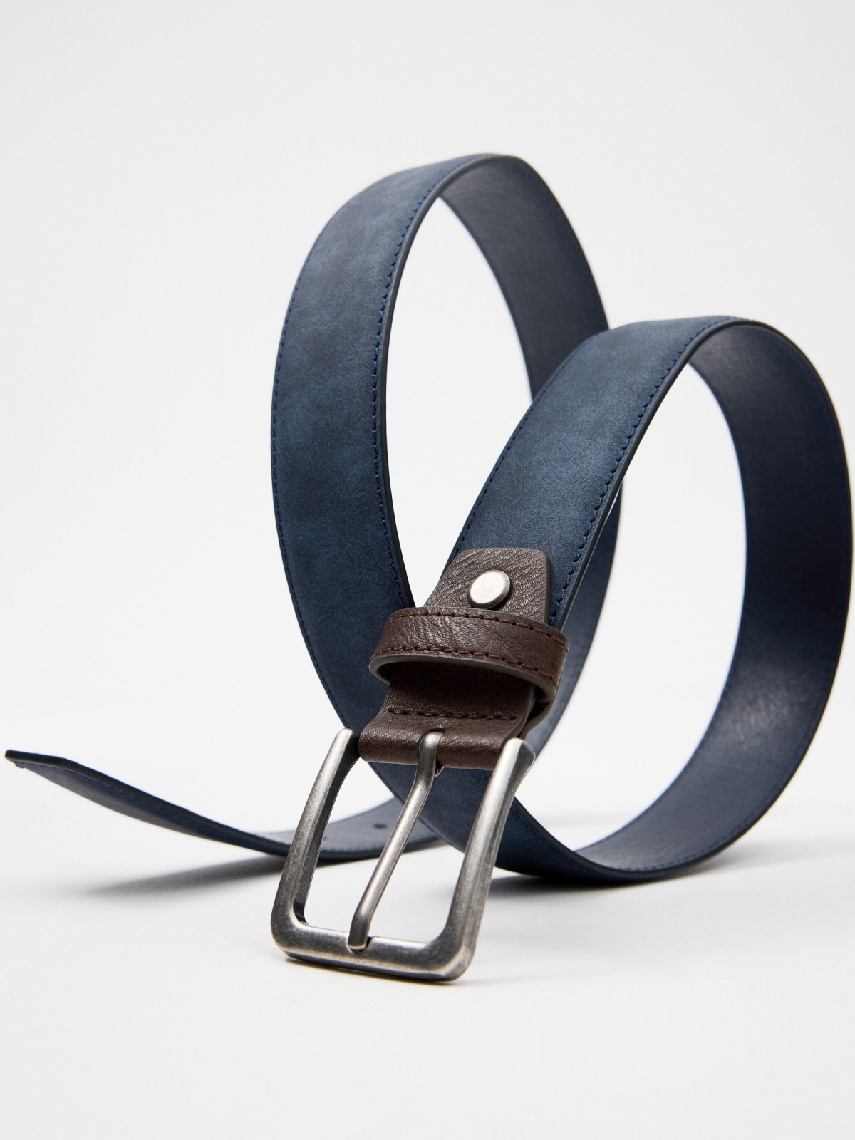 Blue leatherette belt blue detail view