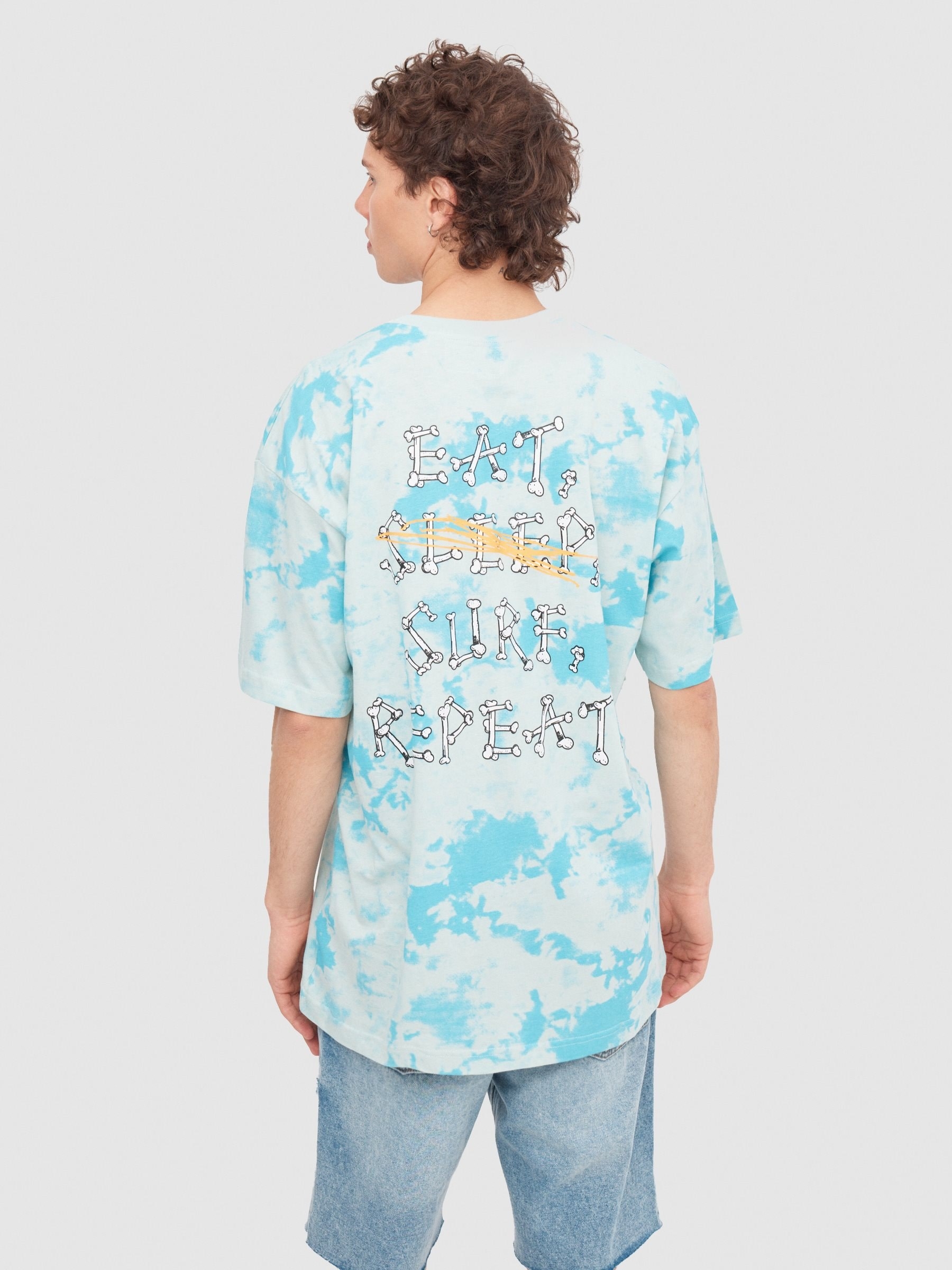 Camiseta tie dye pulpo surfero verde vista media frontal