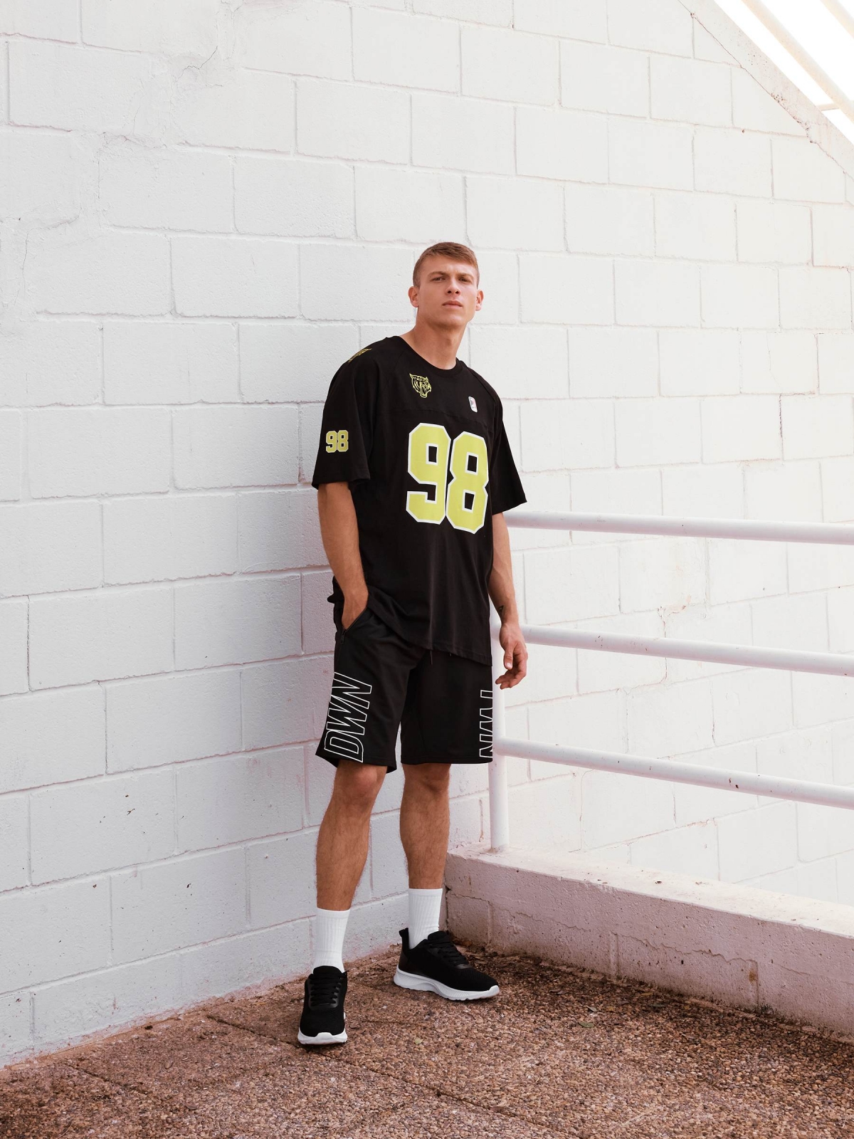 %New% Jogger shorts text black