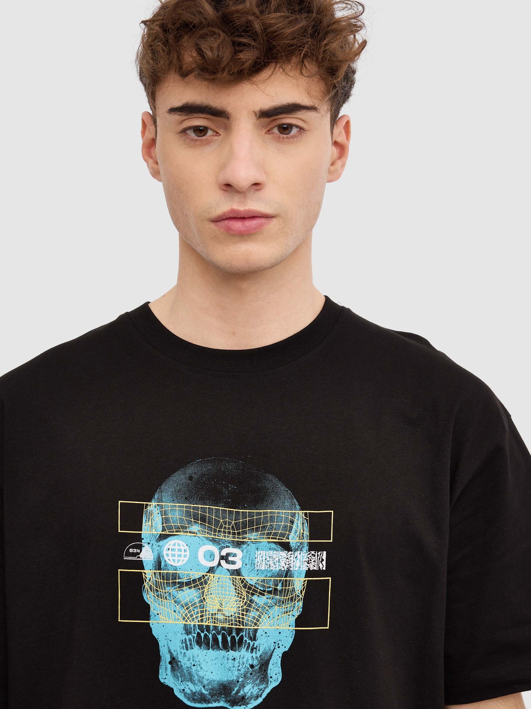 Camiseta calavera tech negro vista media frontal