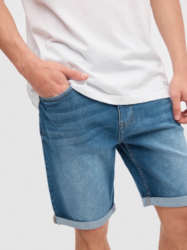 Bermudas denim slim azul vista detalle