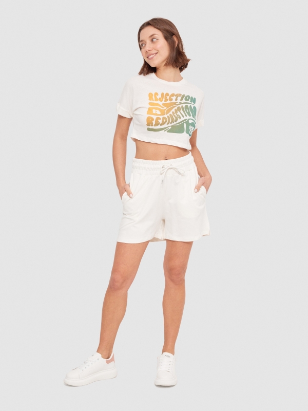 Short deportivo regular blanco roto vista general frontal