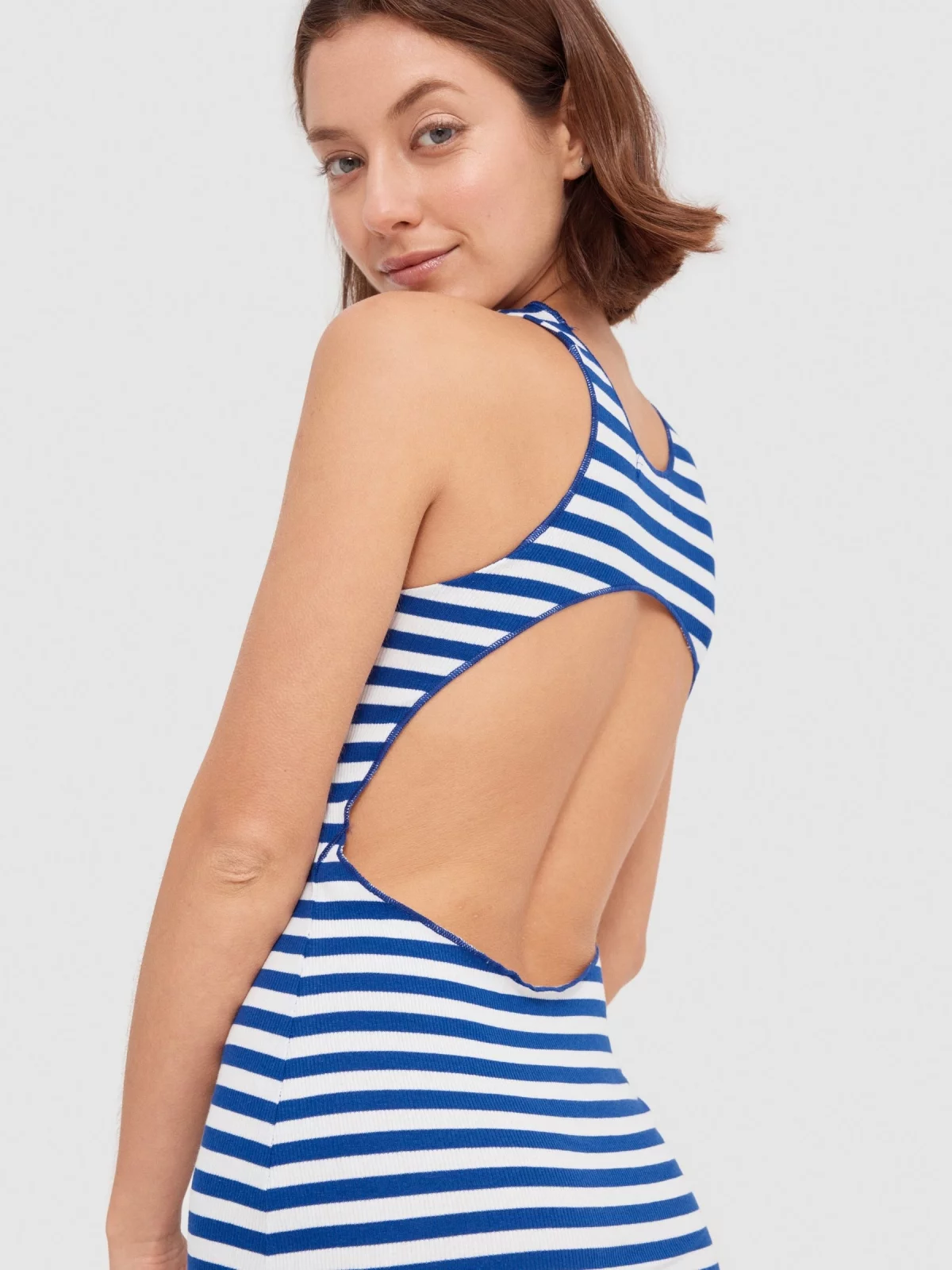Vestido midi justo com listras azul eléctrico vista detalhe