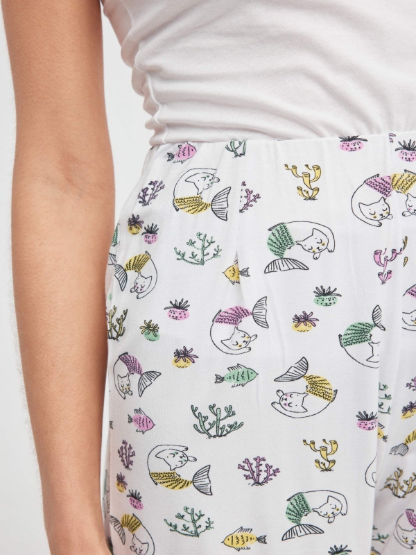 Flower pyjamas white detail view