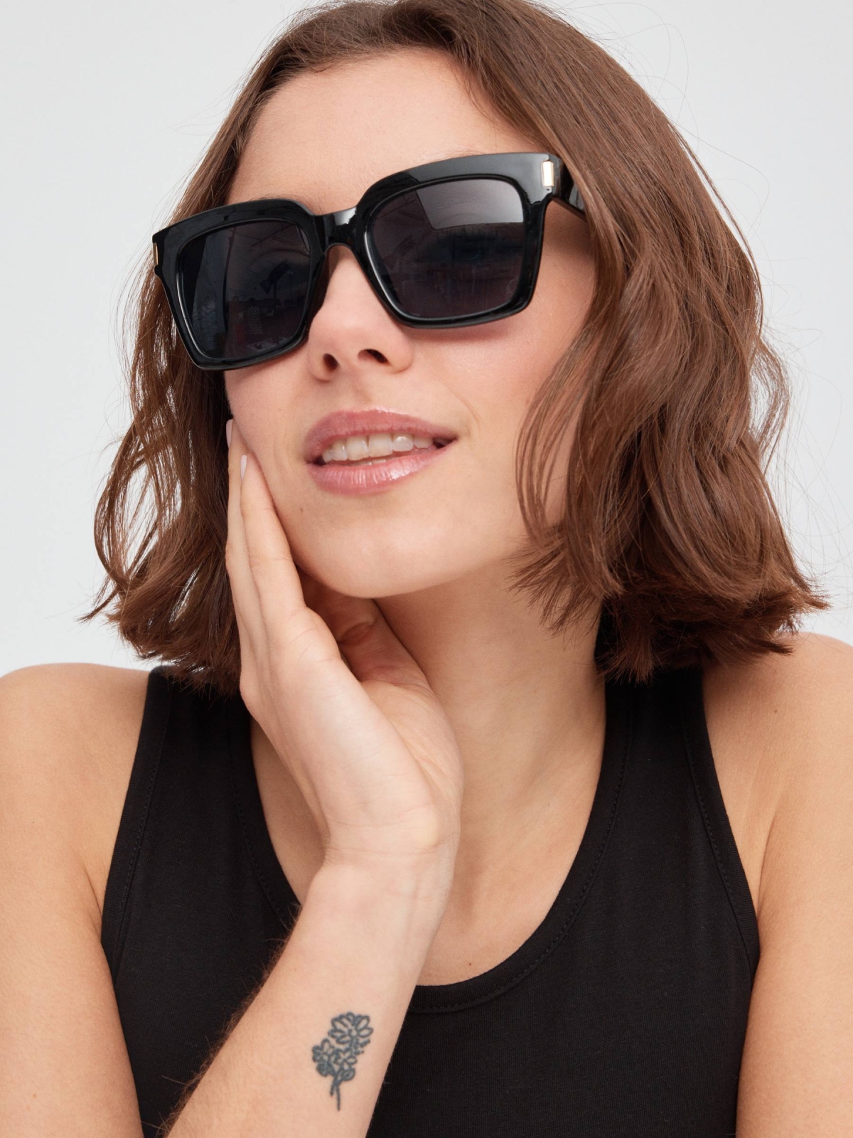 Square sunglasses black with a model