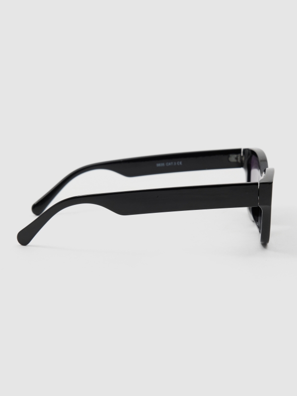 Classic sunglasses black detail view