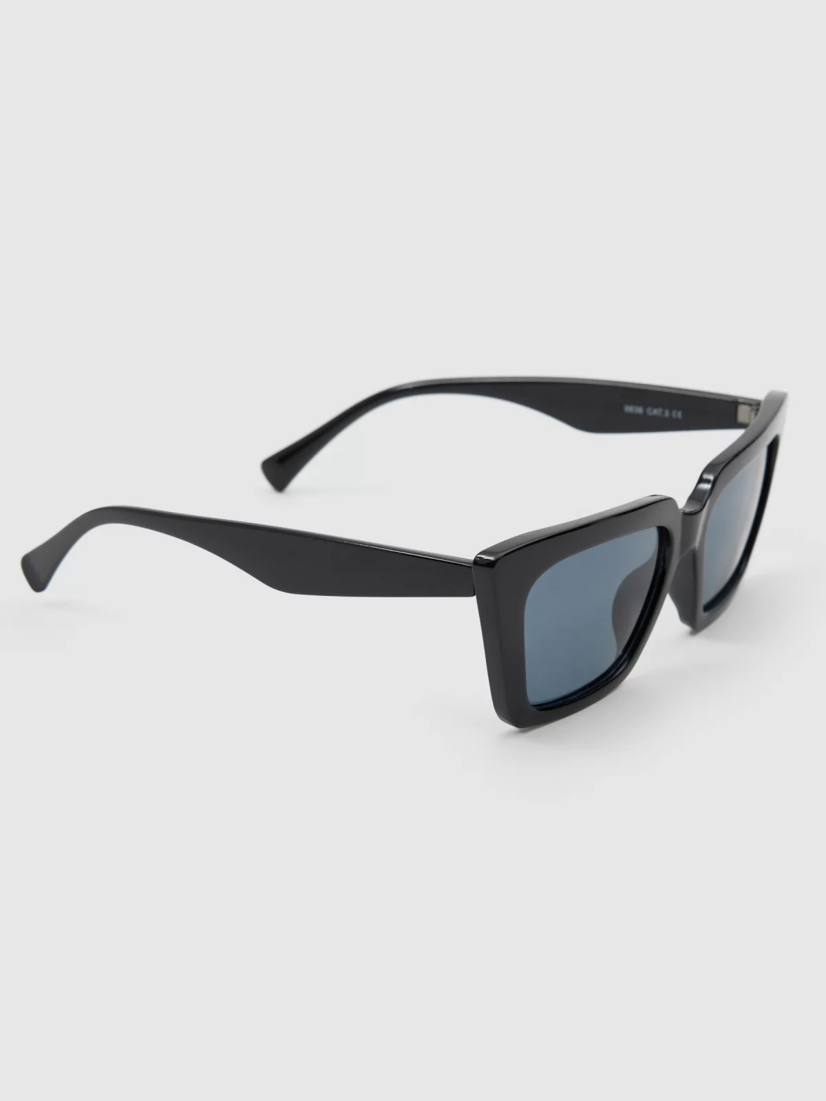 Square sunglasses black detail view